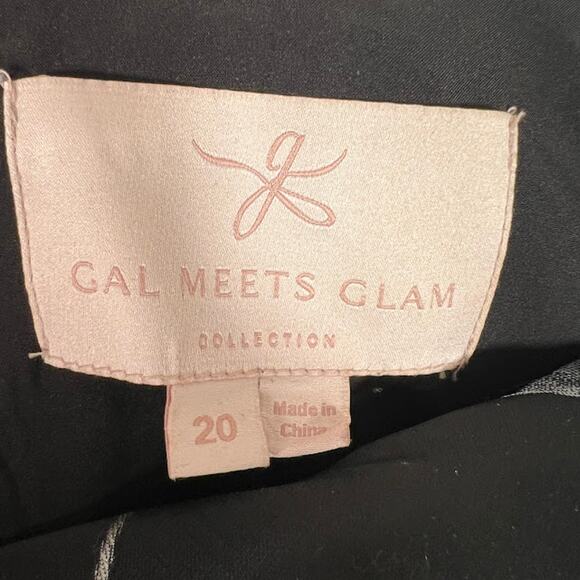 Gal Meets Glam Black and Blue Floral Cora Dress - Picture 10 of 11